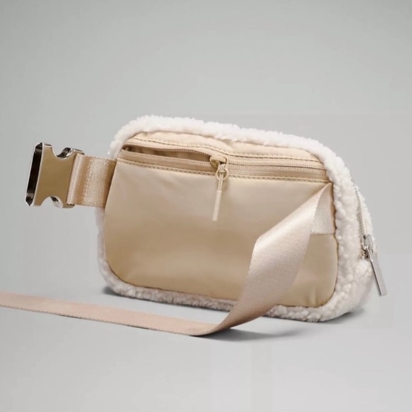 NWT Wear Everywhere Lululemon Belt Bag - Picture 4 of 9
